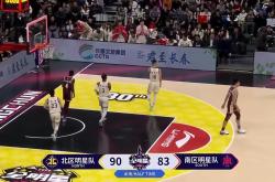 开云体育在线-关于横扫全场：篮球比赛明星球员争相斗艳，实力碾压的信息