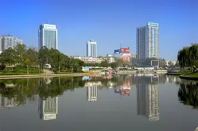 商丘耀华队取胜艰辛保住关键三分
