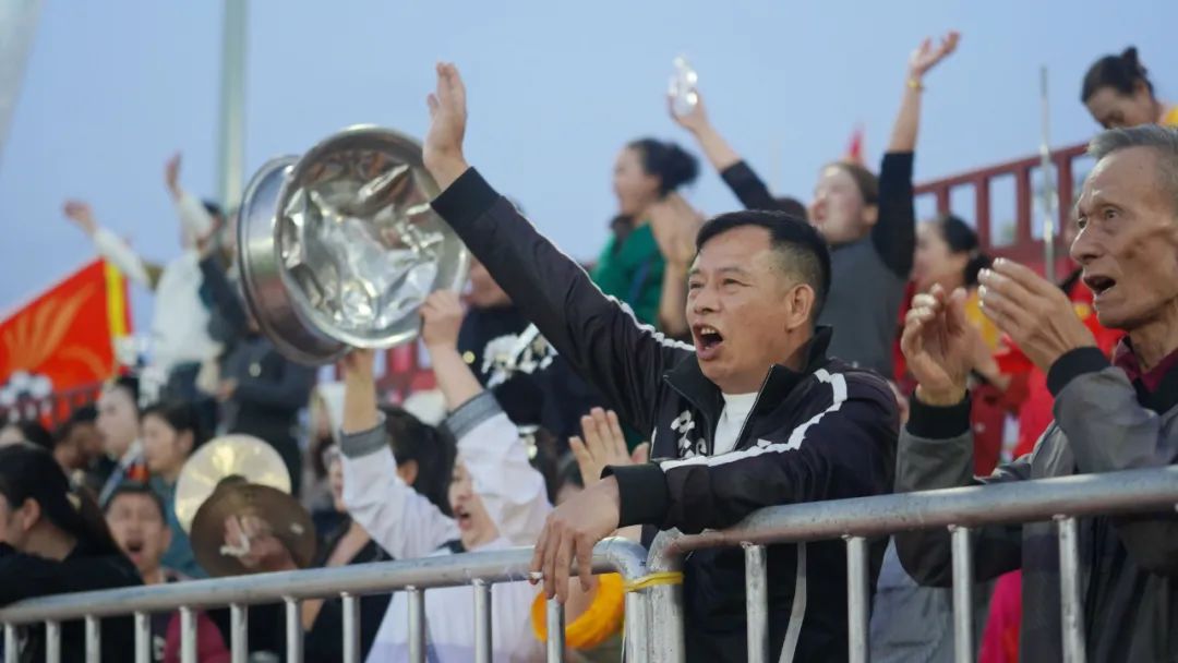 运动员拼尽全力，最终圆梦夺冠