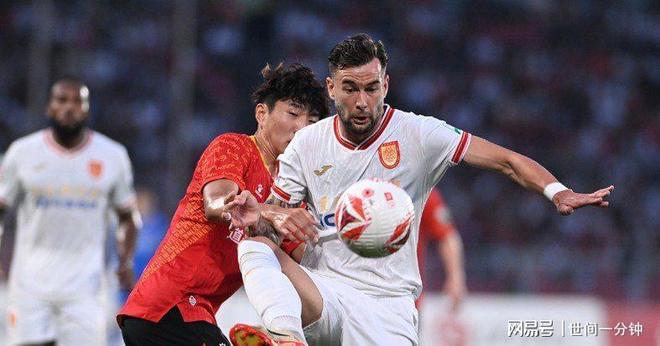 足坛风云再度涌现，球员技艺超群