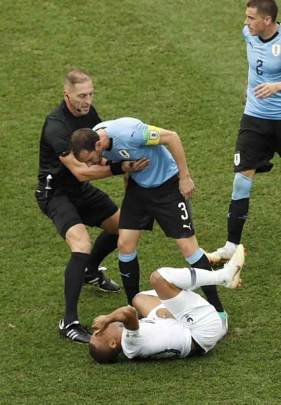 关于超黄金组合连续得分，对手防线全线溃败的信息