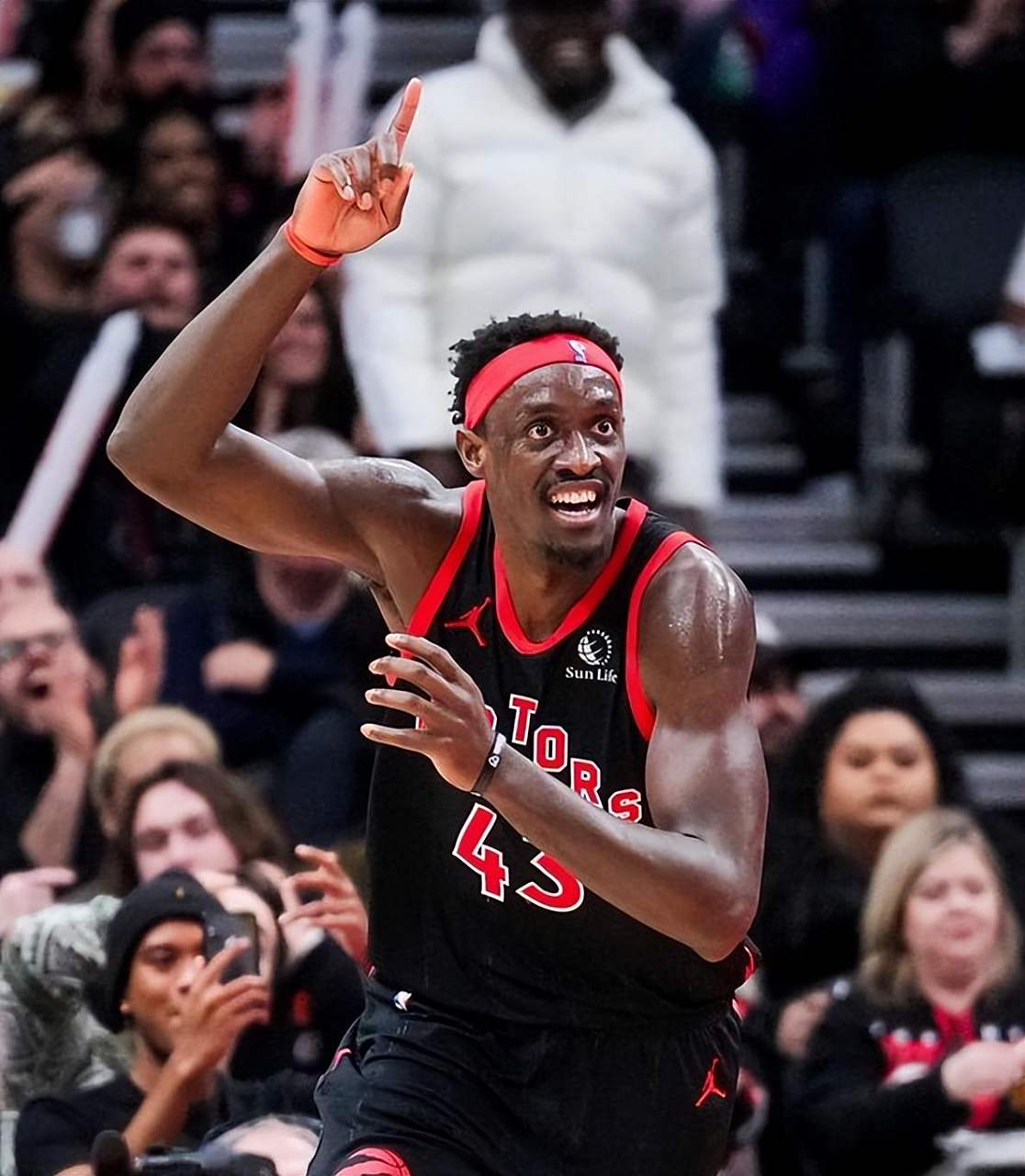 猛龙豪取胜利，西亚卡姆全明星表现的简单介绍