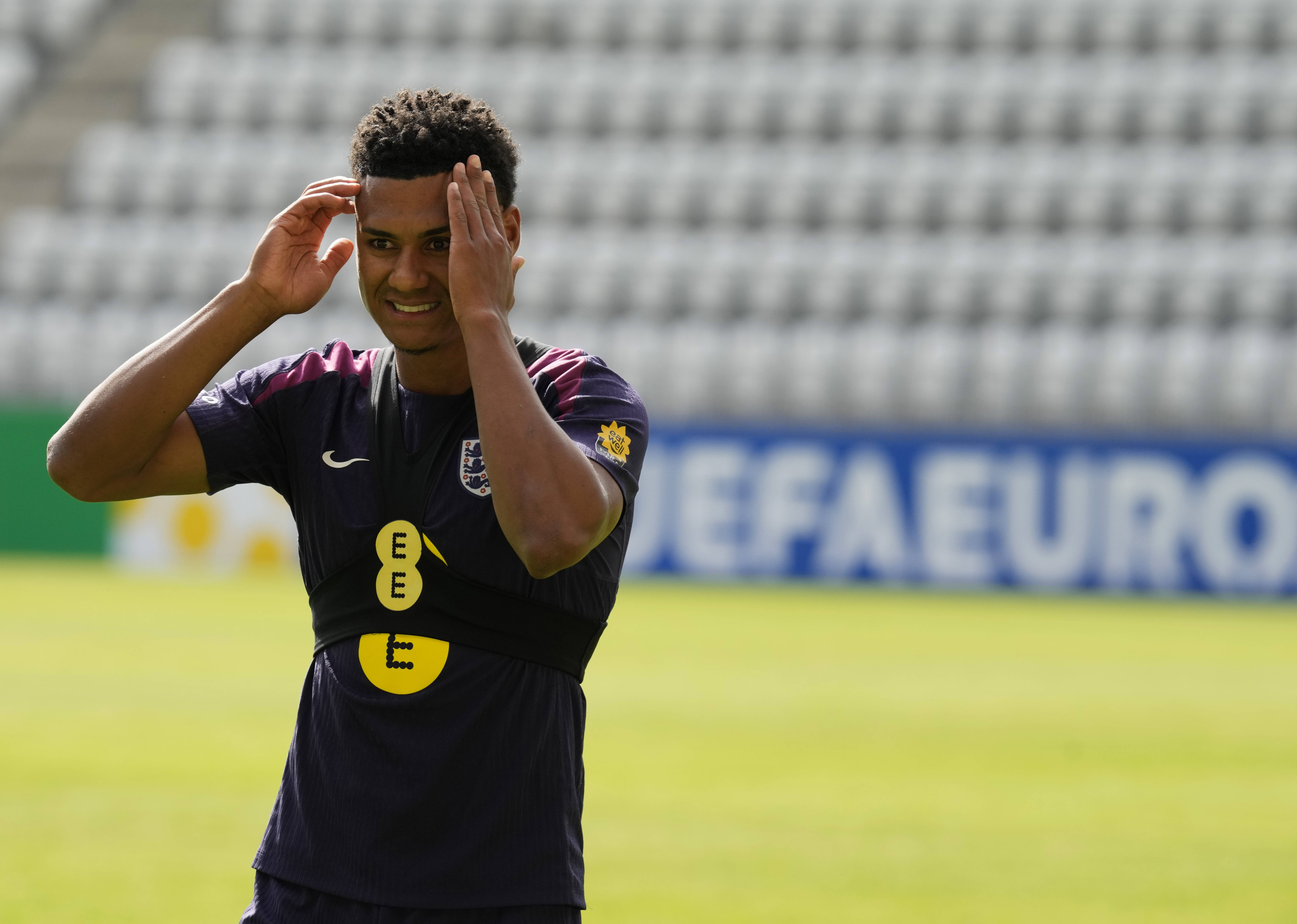 关于英格兰队在欧国联八强赛事中锋芒尽显，晋级在望的信息