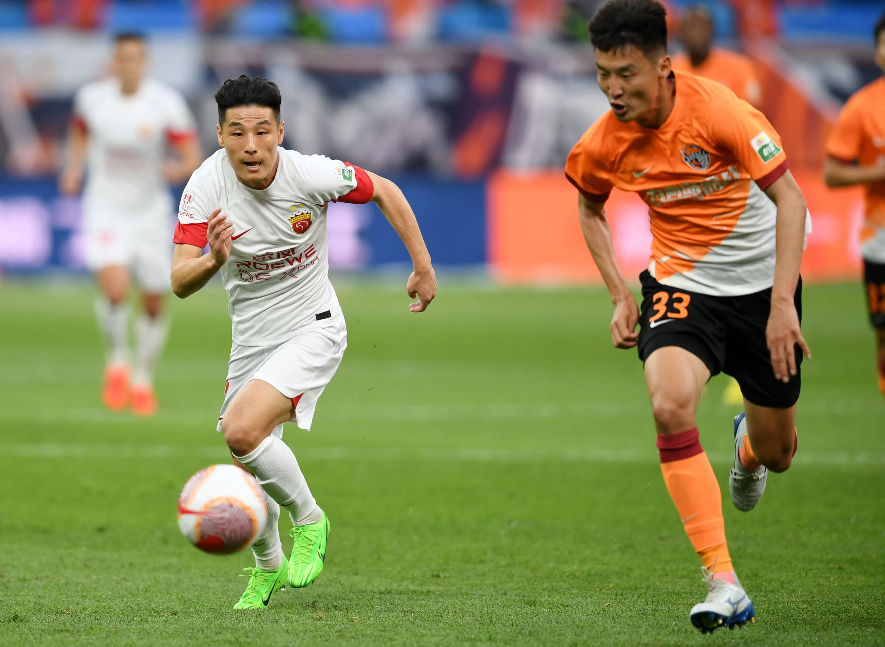 青岛黄海不敌江苏苏宁，遭遇四轮不胜