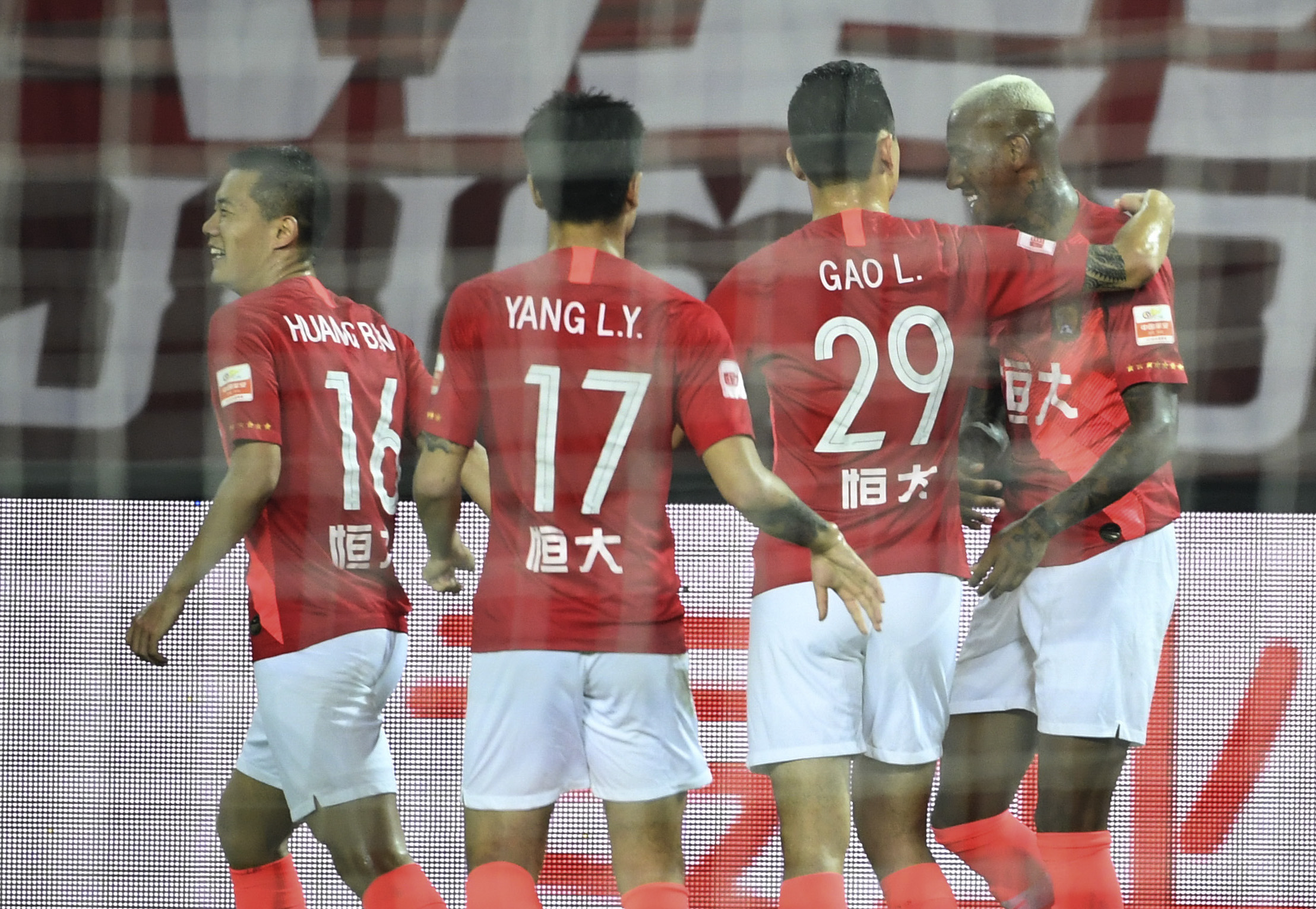 2021中超本周5场比赛不设看台限制，广州恒大对阵山东泰山将有现场观众。的简单介绍