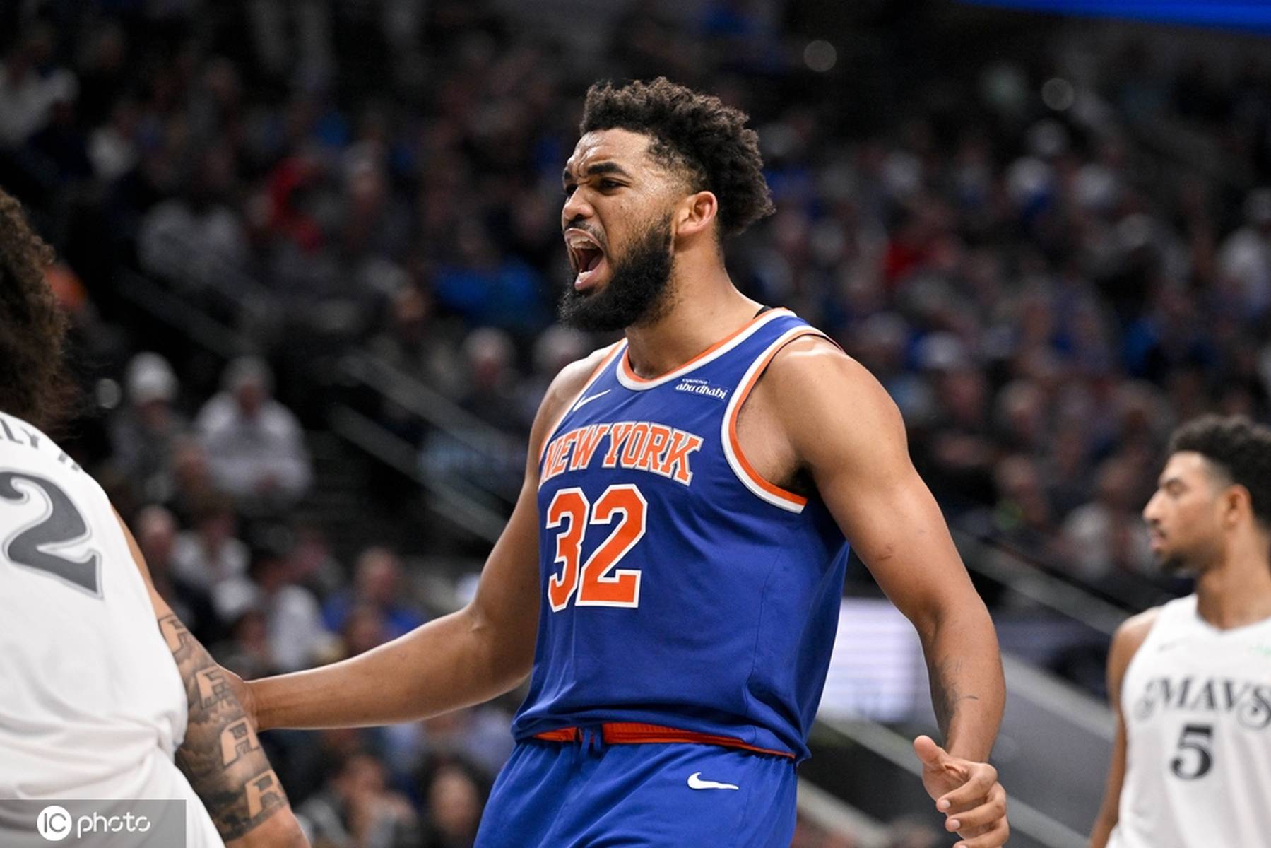 雄鹿负于独行侠，唐斯32分创新高